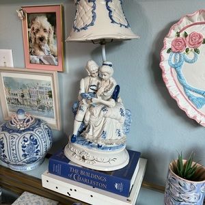 Antique ceramic colonial couple blue & white lamp - grandmillennial chinoiserie
